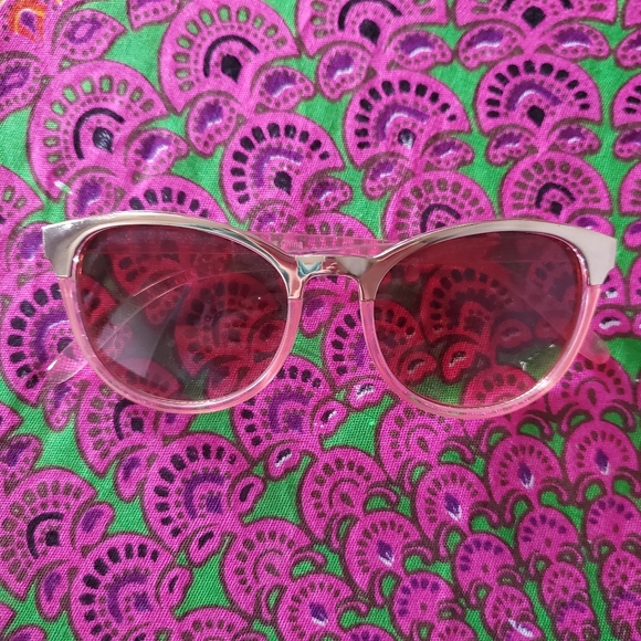 Accessories - ❤Pink and Gold Sunglasses